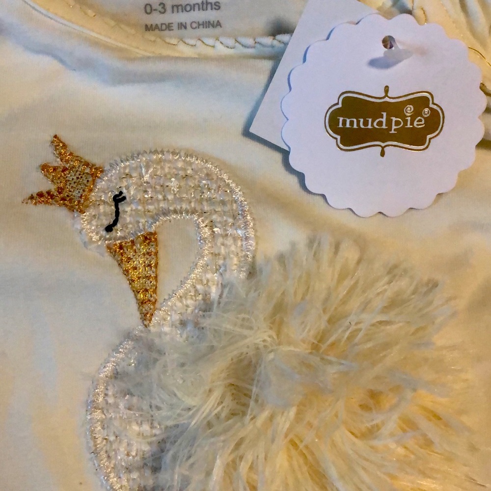Mud pie Swan gown, w fuzzy swan and gold stitching, super cute and soft.